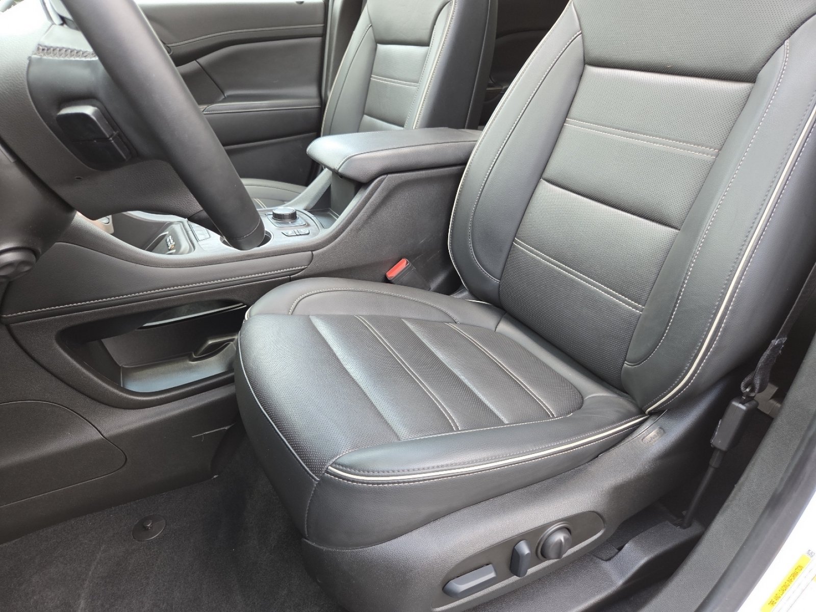 Used 2023 GMC Acadia Denali w/ Denali Technology Package FWD image 32