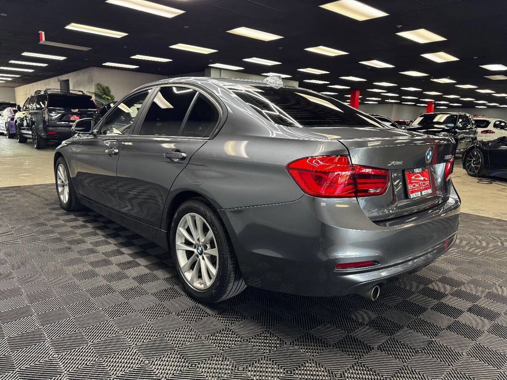 Used 2018 BMW 320i xDrive Sedan image 11