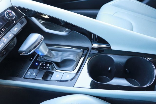 Used 2025 Hyundai Elantra Limited image 17