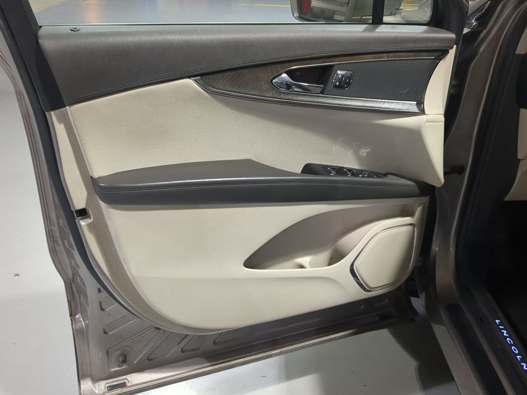 Used 2019 Lincoln Nautilus Select AWD/4WD image 16