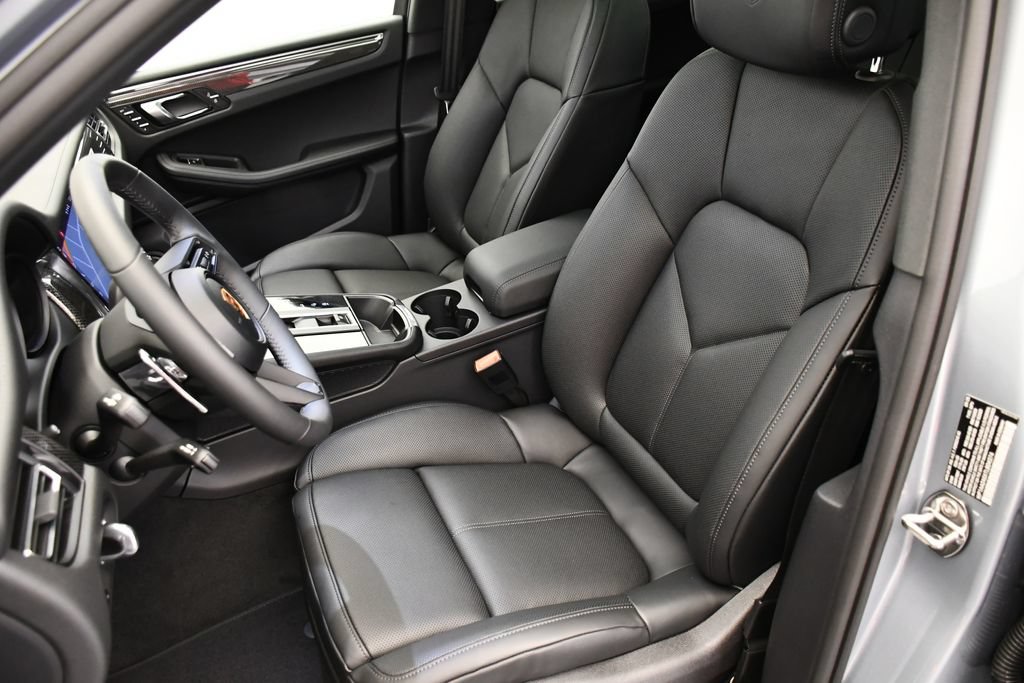 Certified 2026 Porsche Macan Turbo AWD/4WD image 41
