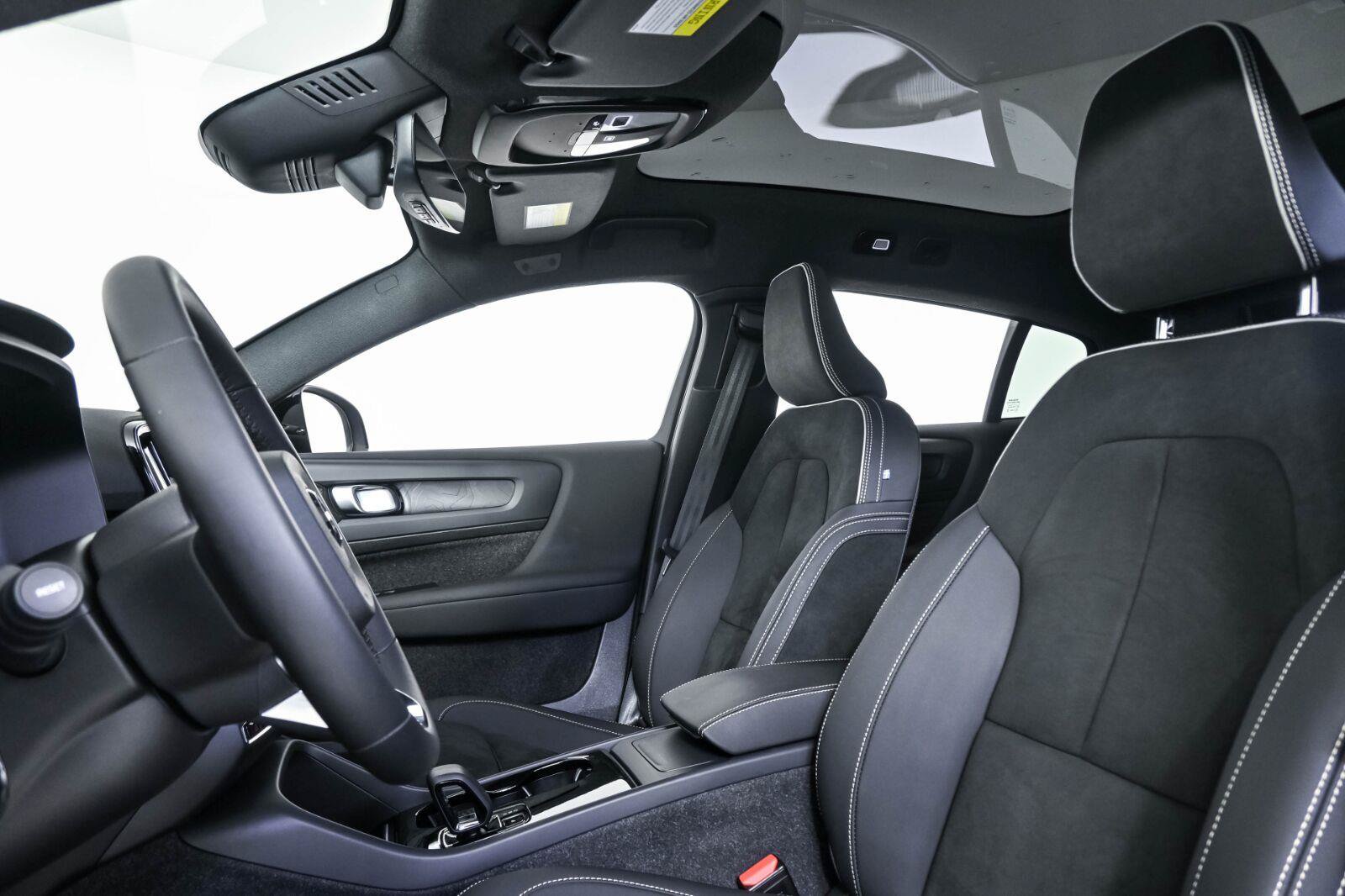 Certified 2023 Volvo C40 P8 Recharge Ultimate w/ Protection Package Premier AWD/4WD image 5