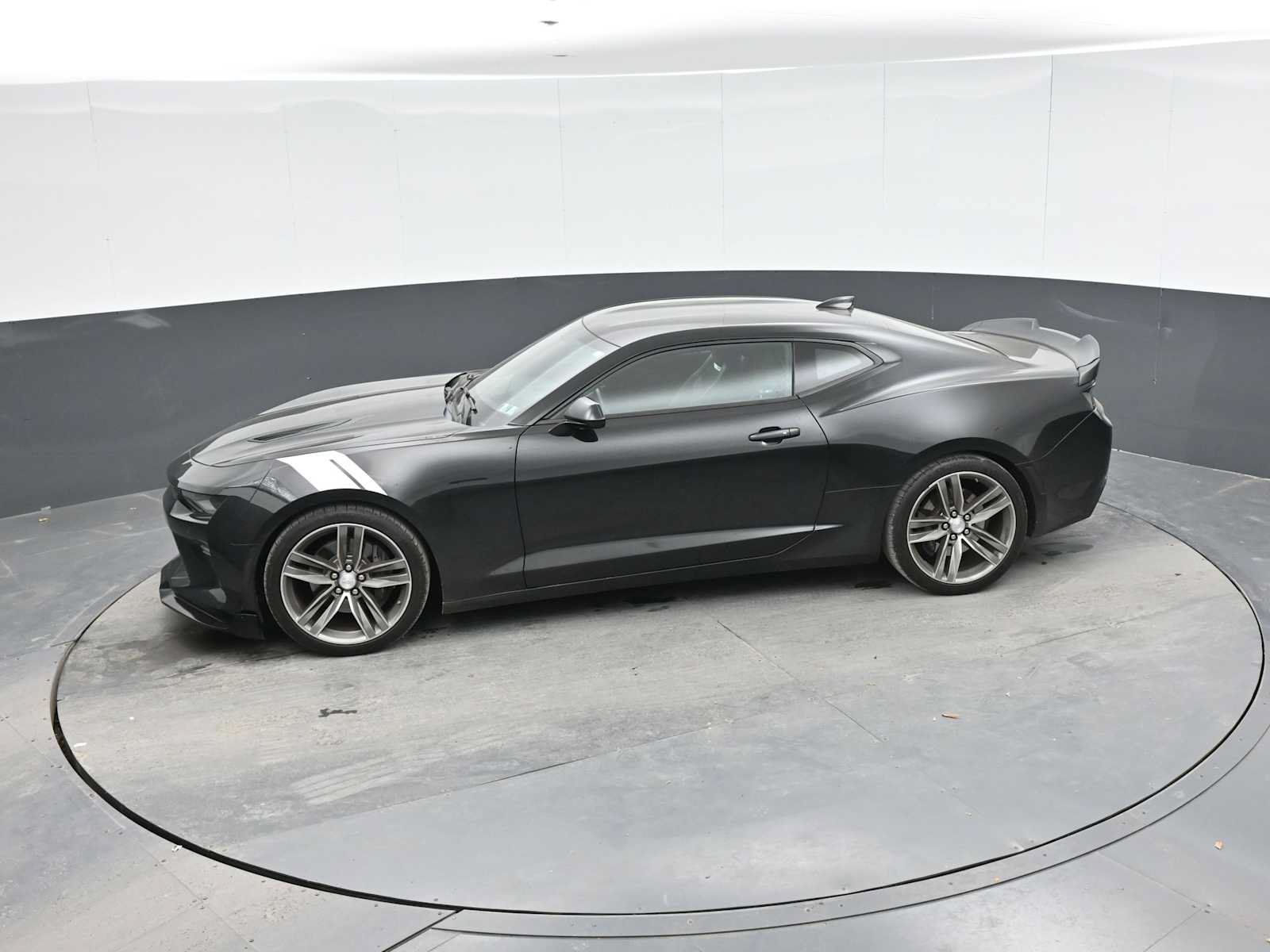 Used 2018 Chevrolet Camaro SS RWD image 14