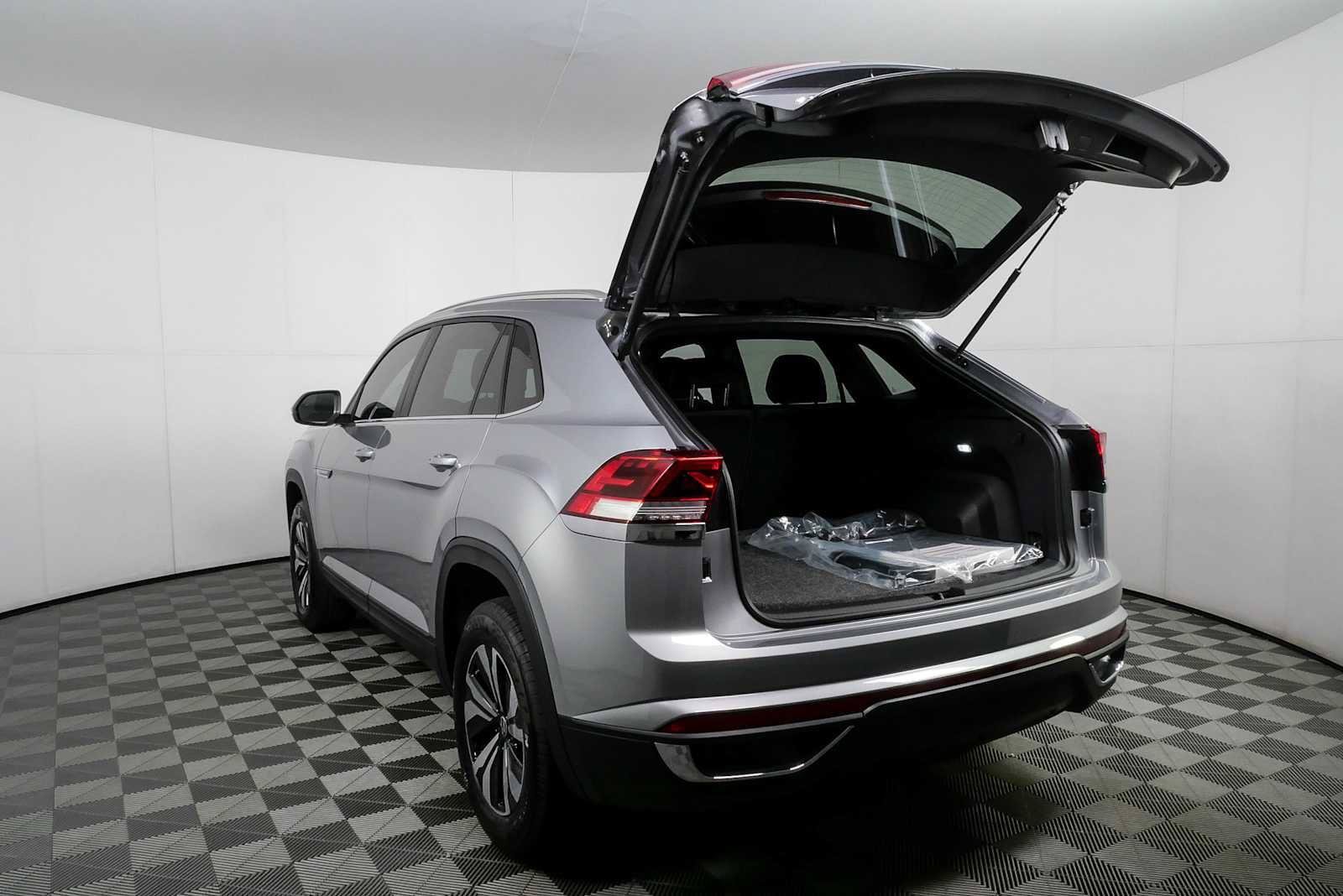 New 2026 Volkswagen Atlas Cross Sport SE FWD image 31