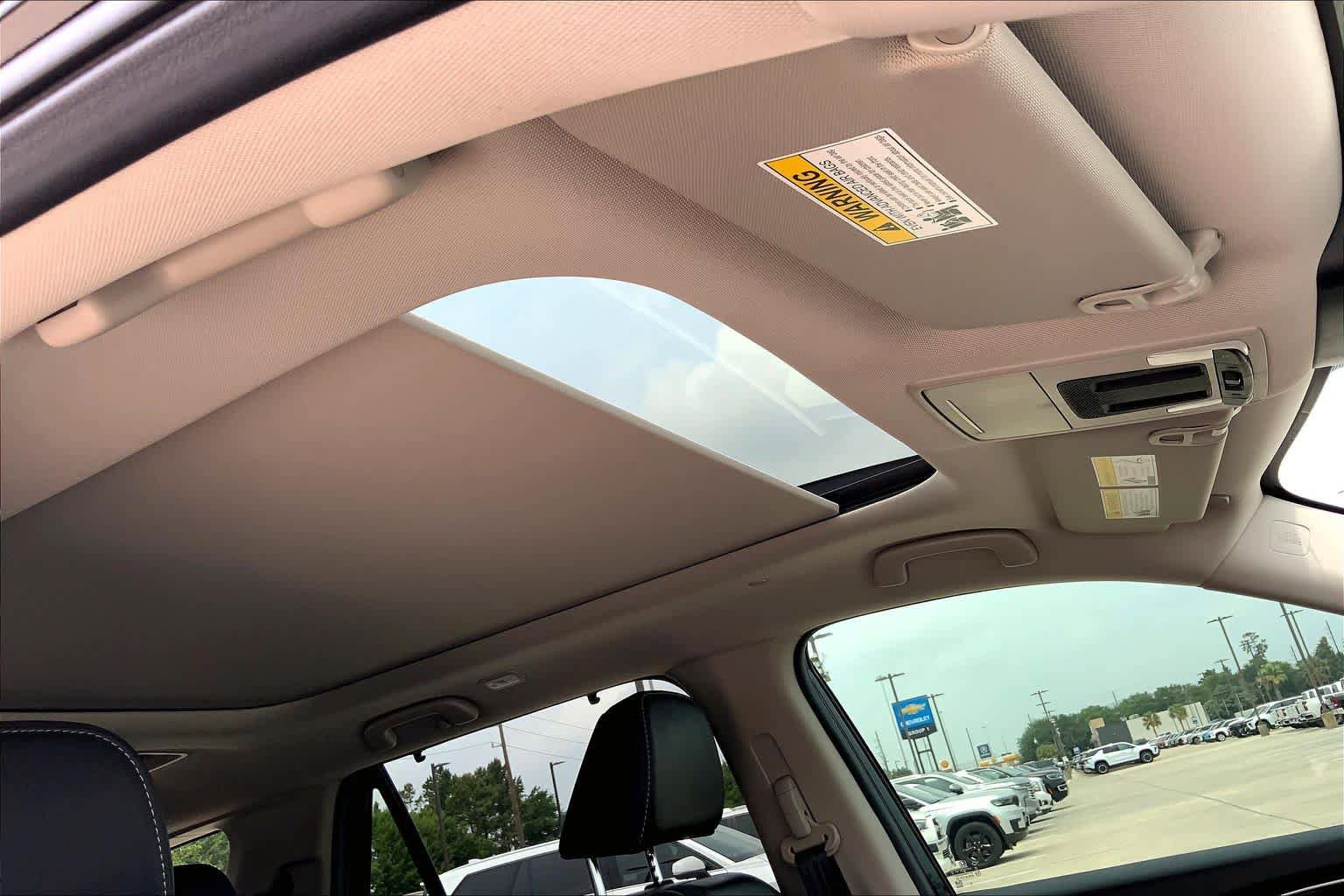 Used 2025 Honda Pilot Touring image 14