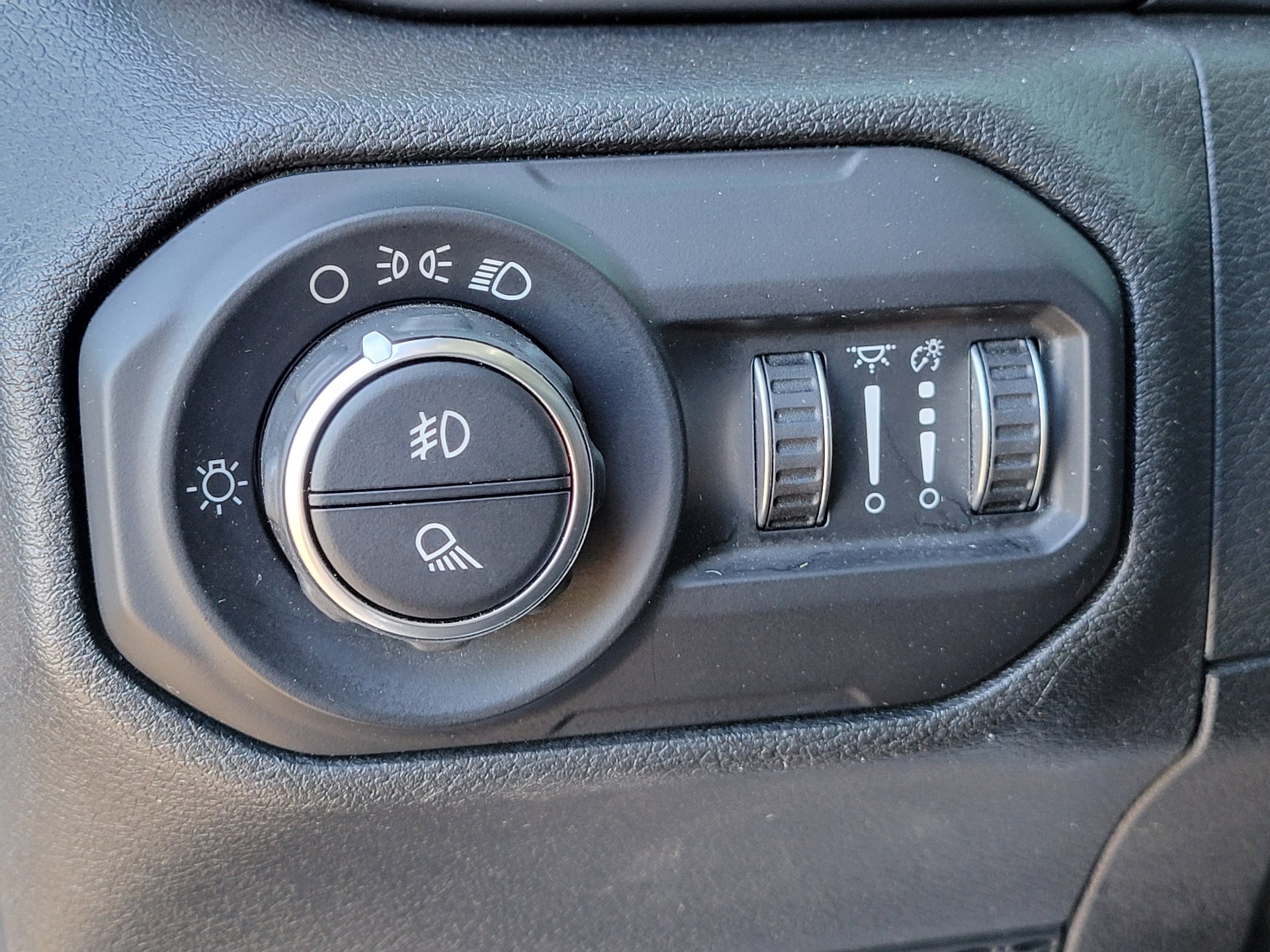 Used 2021 Jeep Gladiator Sport image 20