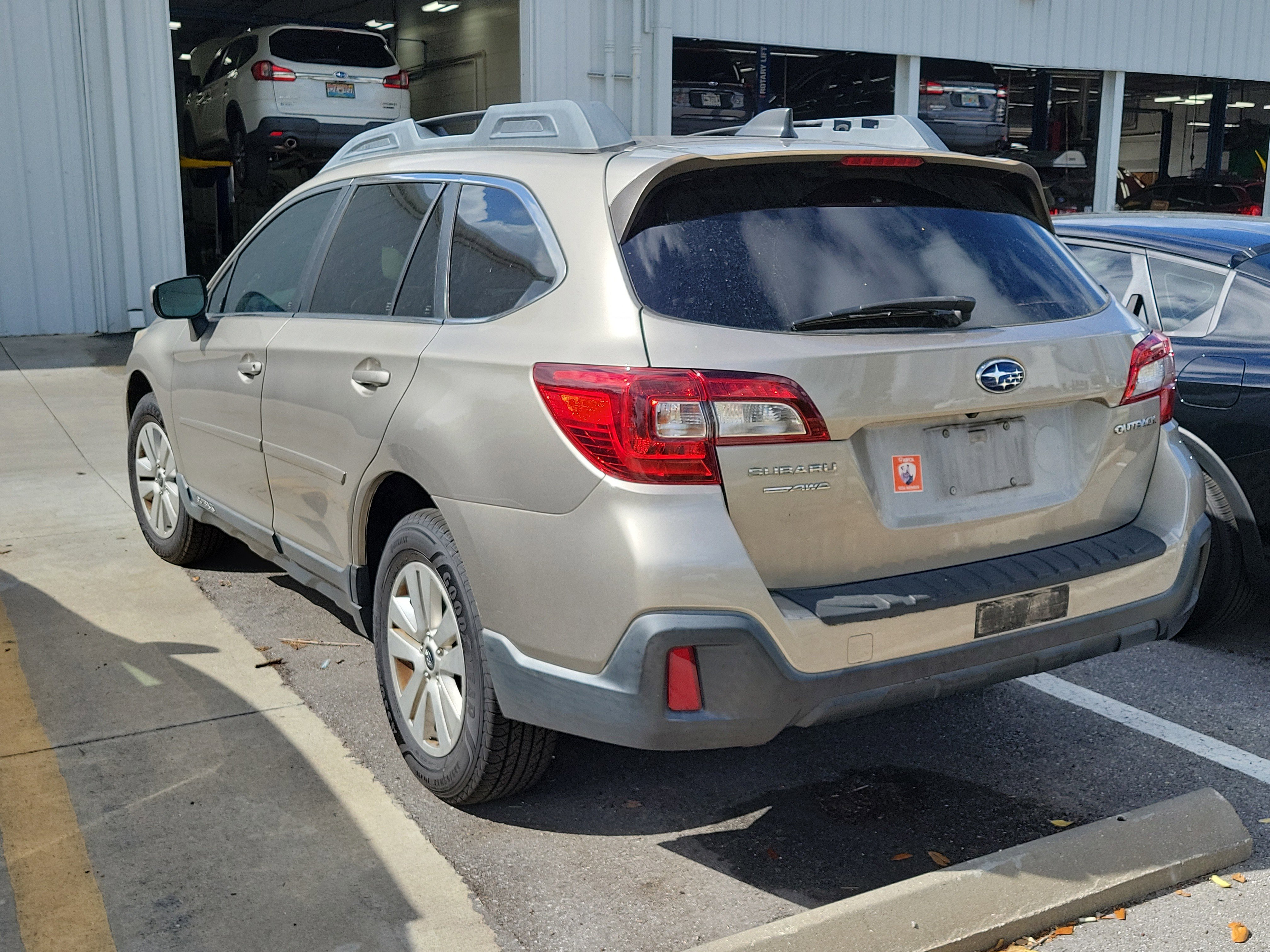 Used 2019 Subaru Outback 2.5i Premium image 3