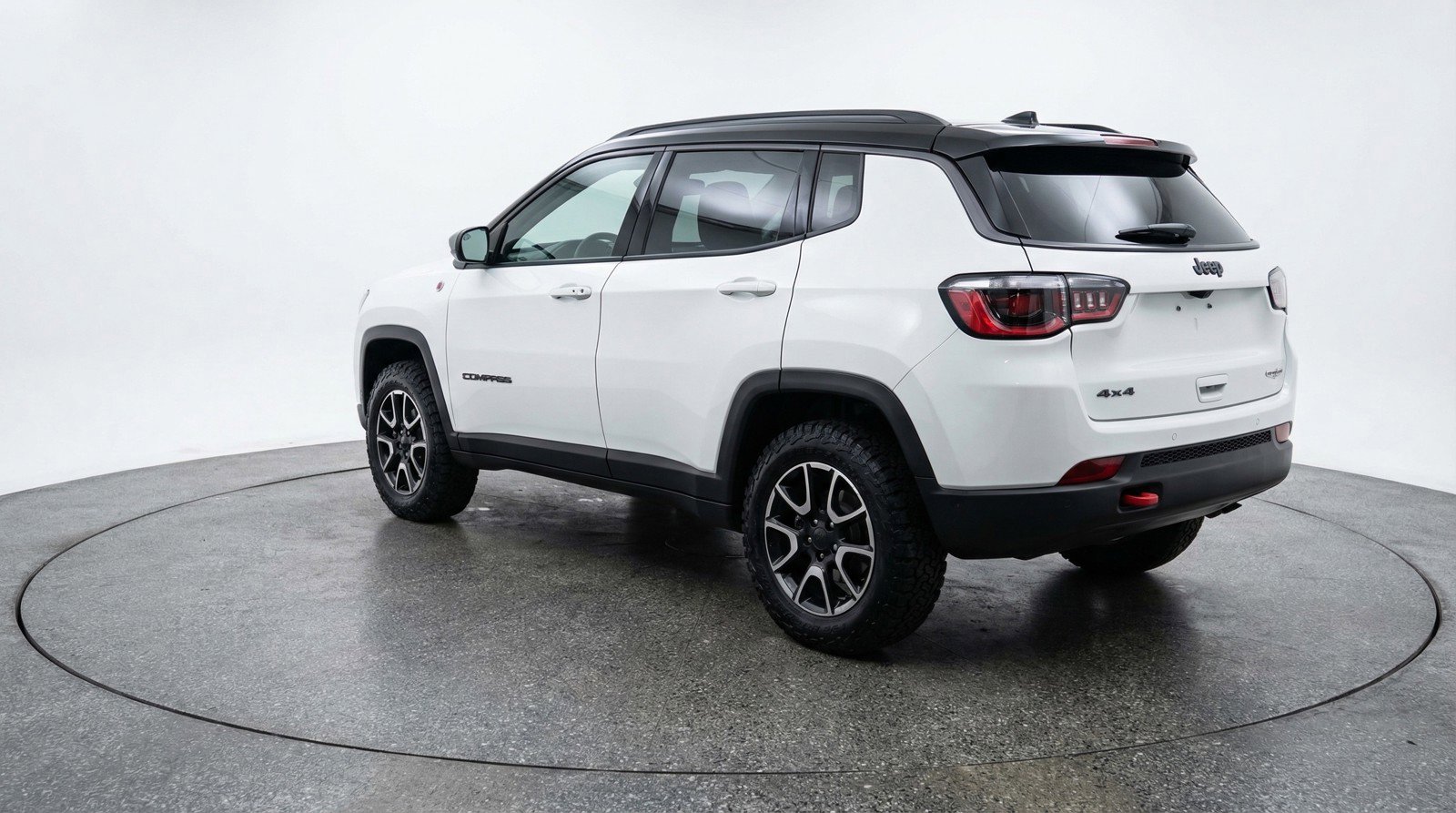 Used 2025 Jeep Compass Trailhawk image 6