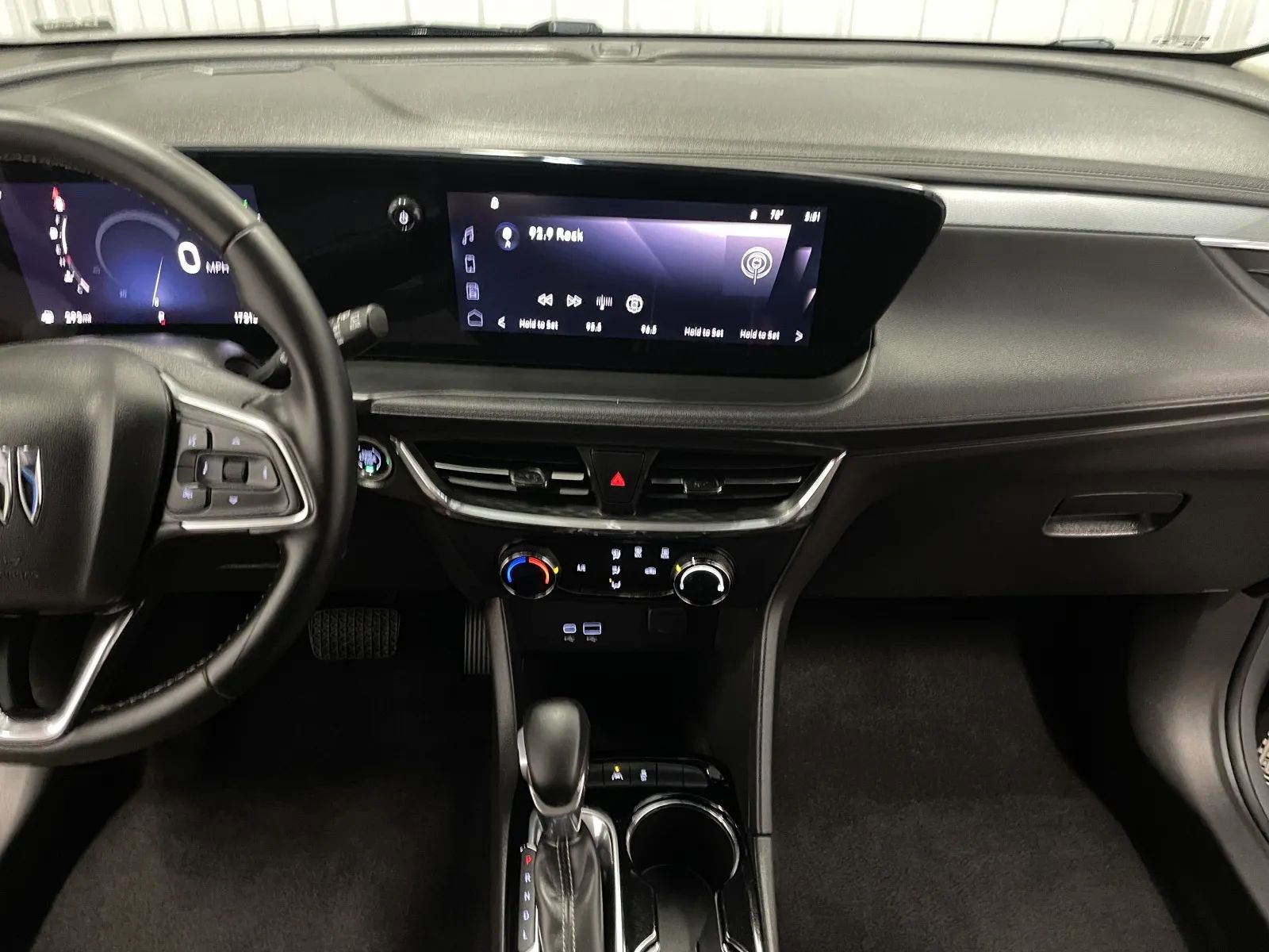 Used 2025 Buick Encore GX Preferred image 27