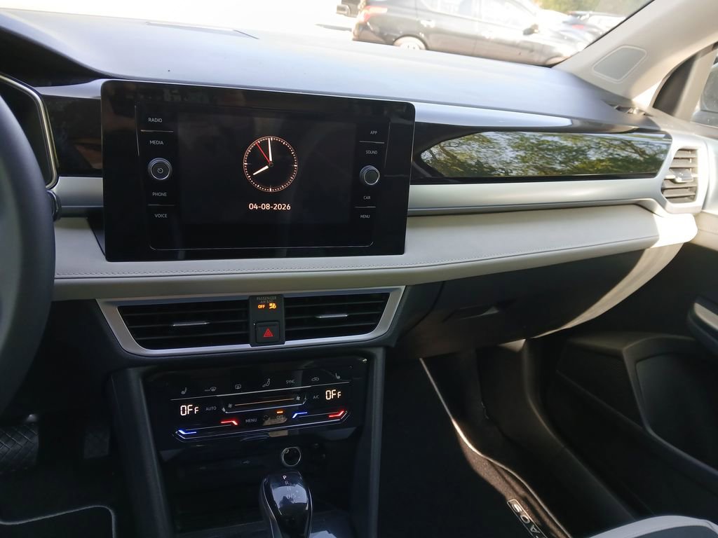 New 2026 Volkswagen Taos SE image 17