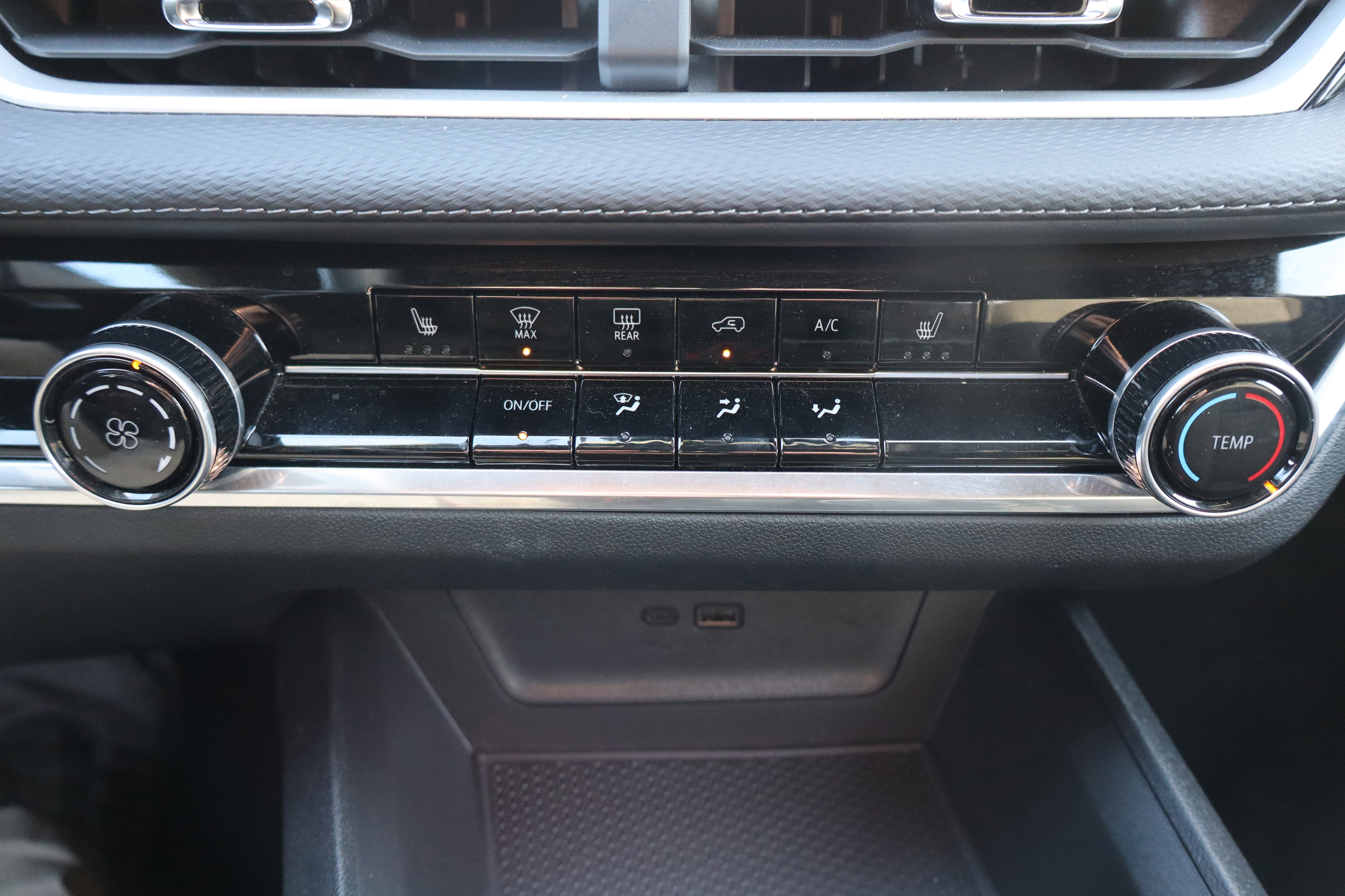 Used 2025 Chevrolet Equinox LT AWD/4WD image 24