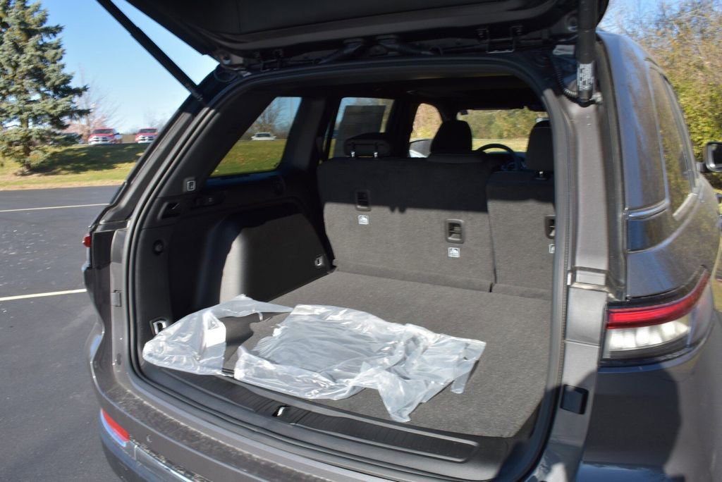 New 2025 Jeep Grand Cherokee Laredo X w/ Luxury Tech Group I image 31