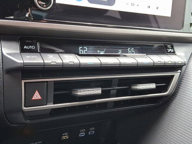 Used 2026 Toyota Camry SE FWD image 15