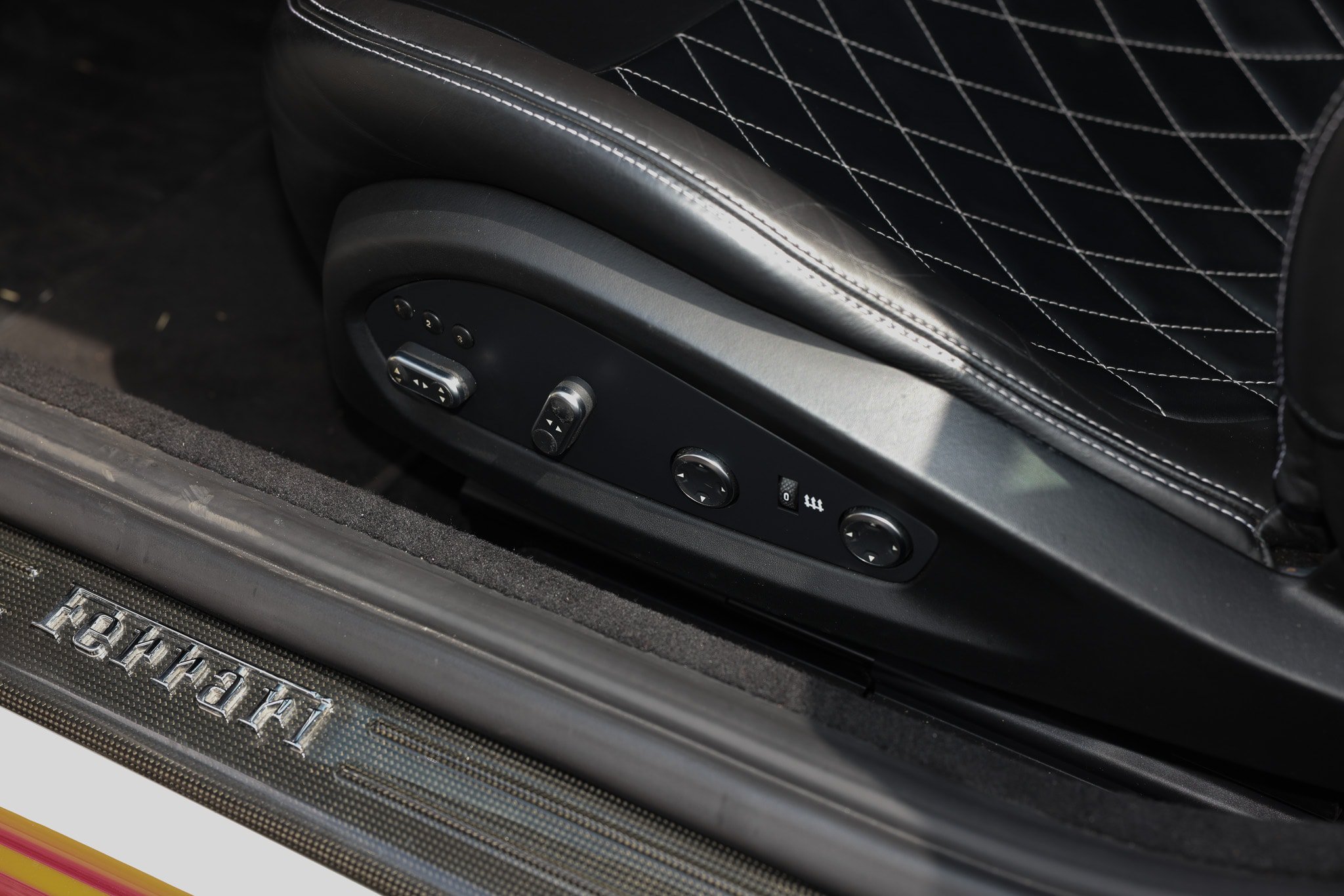Used 2015 Ferrari California T RWD image 64