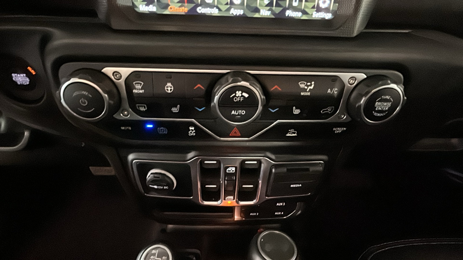 Used 2023 Jeep Wrangler Unlimited Sahara w/ Cold Weather Group AWD/4WD image 26