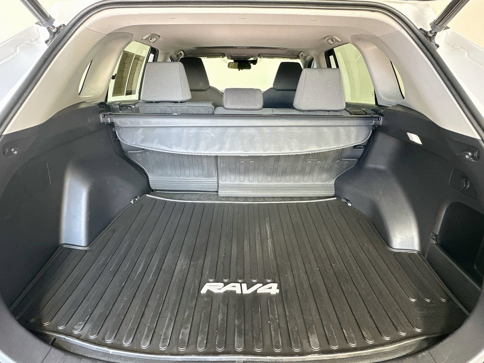 Used 2023 Toyota RAV4 XLE w/ Convenience Package AWD/4WD image 25