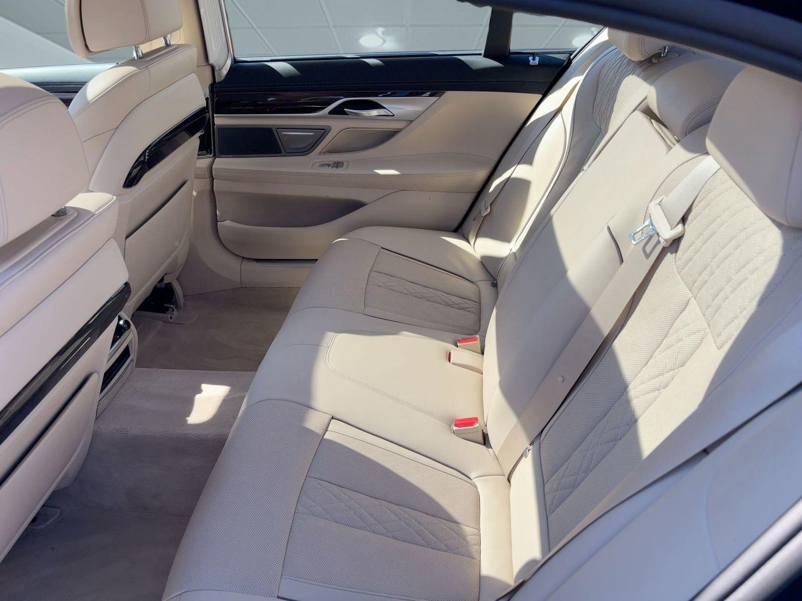 Used 2016 BMW 750i image 15