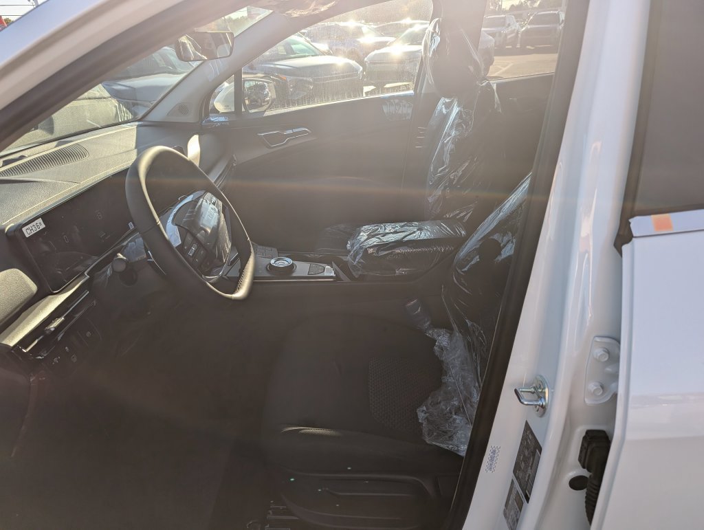 New 2027 Kia Sportage LX FWD image 12
