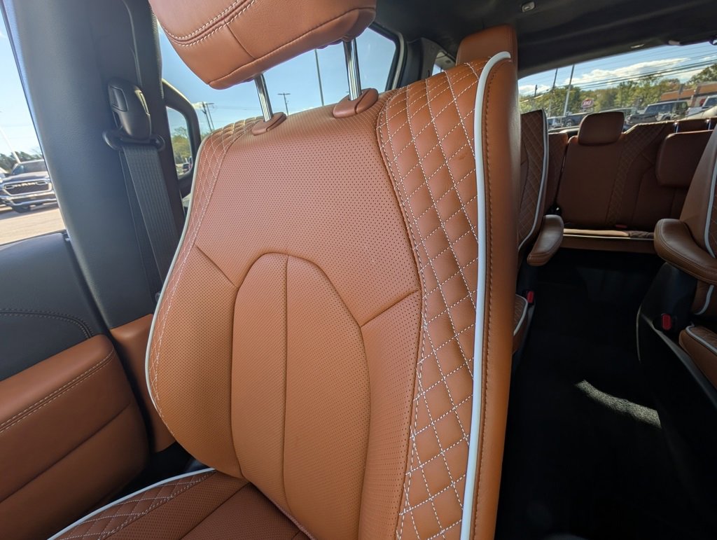 New 2026 Chrysler Pacifica Pinnacle image 12