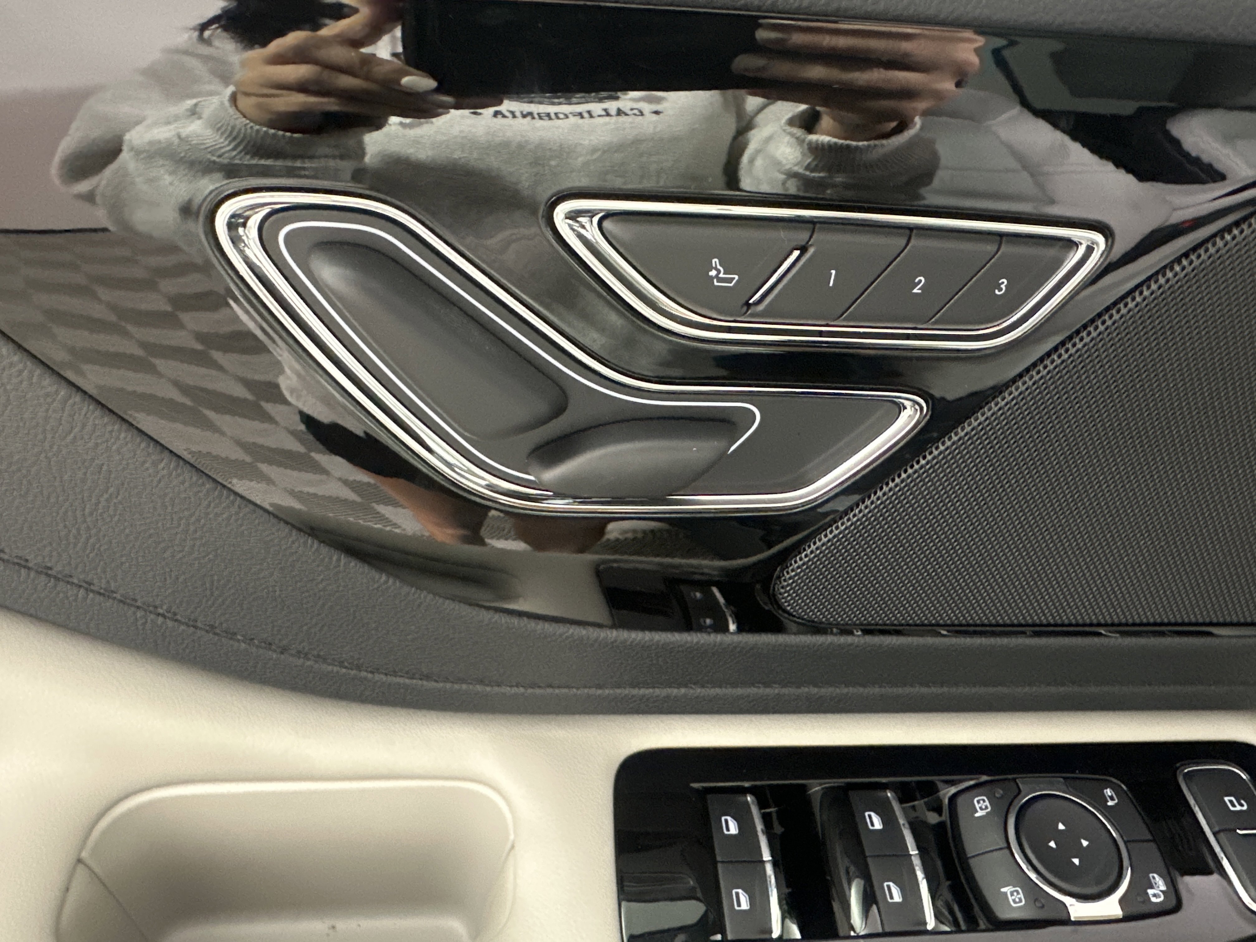 New 2025 Lincoln Aviator AWD image 10