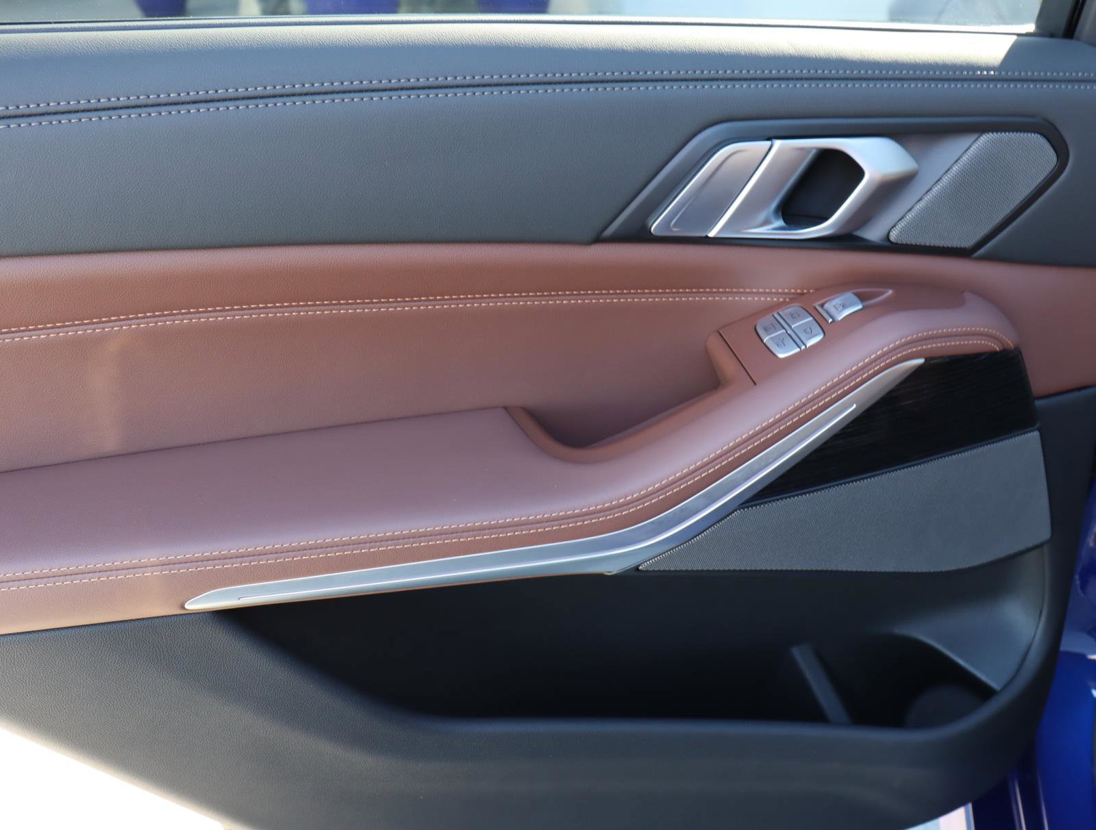 Used 2025 BMW X7 M60i w/ Executive Package image 13