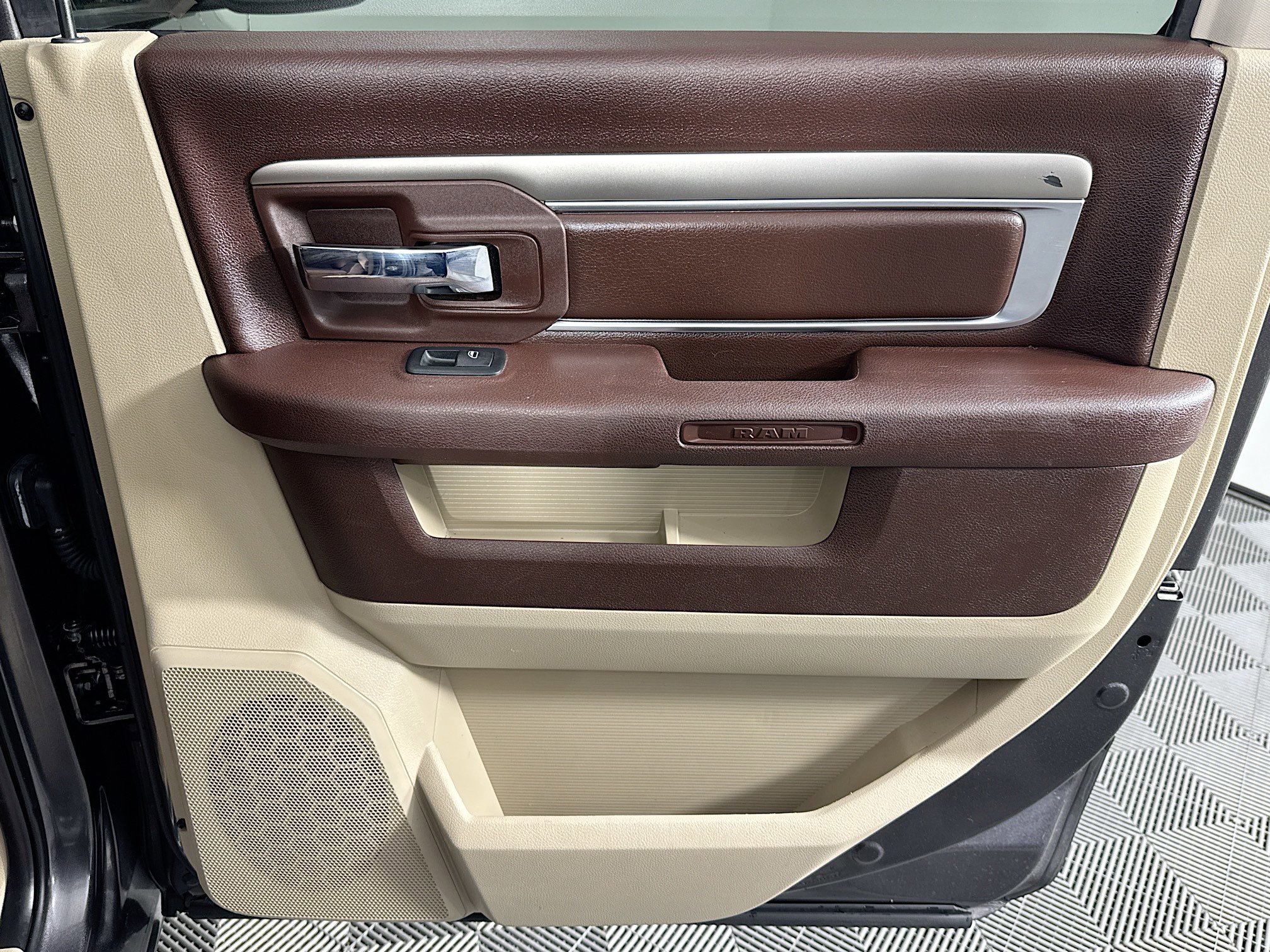 Used 2020 RAM 1500 Classic SLT image 26