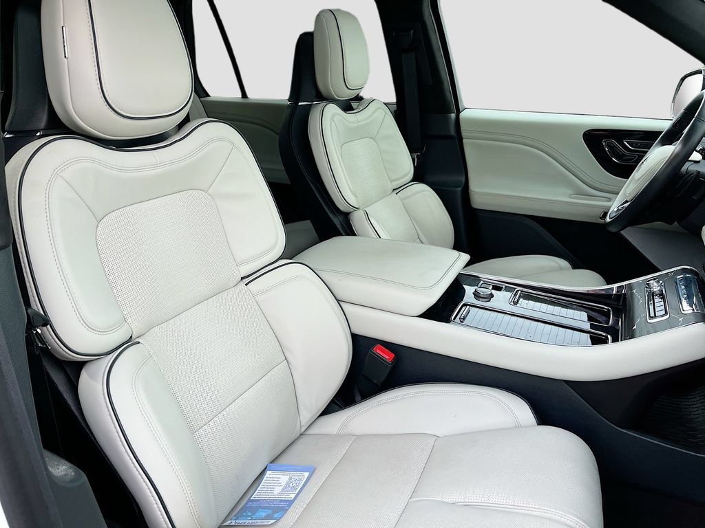 Used 2025 Lincoln Aviator Black Label AWD/4WD image 32