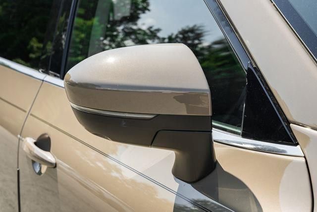 Used 2024 Nissan Pathfinder Platinum w/ Black Appearance Package image 18