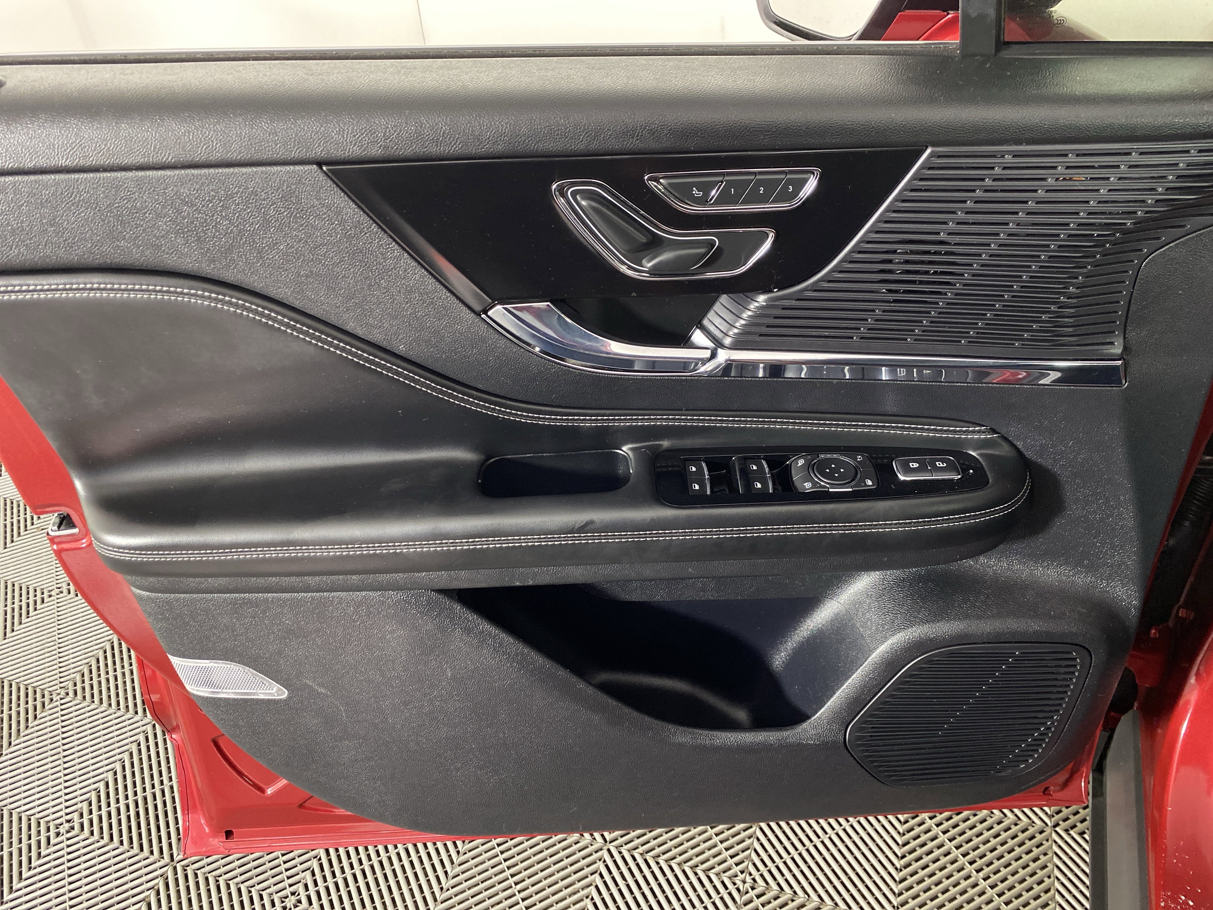 Used 2020 Lincoln Corsair AWD w/ Equipment Group 101A image 14