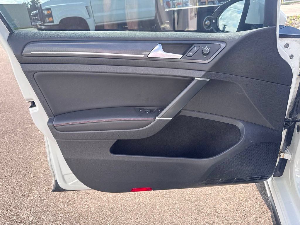 Used 2019 Volkswagen GTI SE FWD image 11