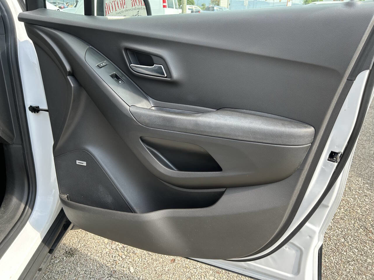 Used 2017 Chevrolet Trax LT w/ Sun & Sound Package image 12