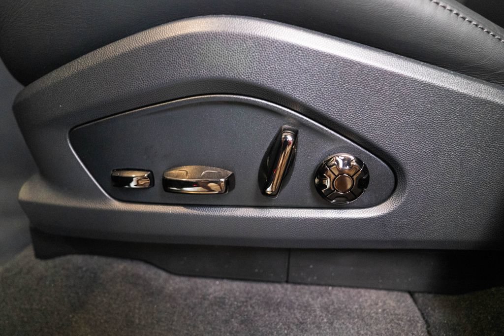 New 2026 Porsche Cayenne Electric AWD/4WD image 24