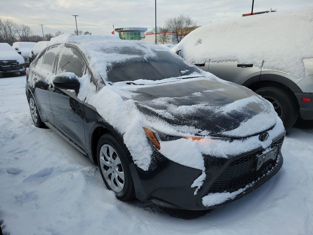 Used 2022 Toyota Corolla LE image 2