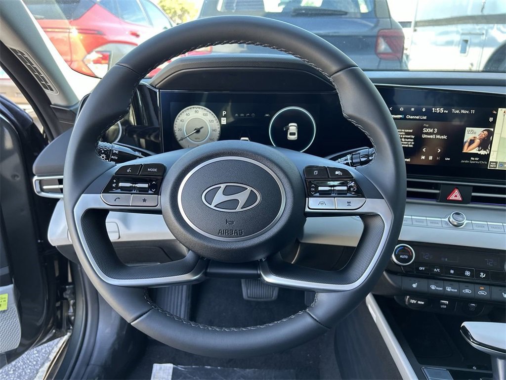 New 2025 Hyundai Elantra Limited image 29
