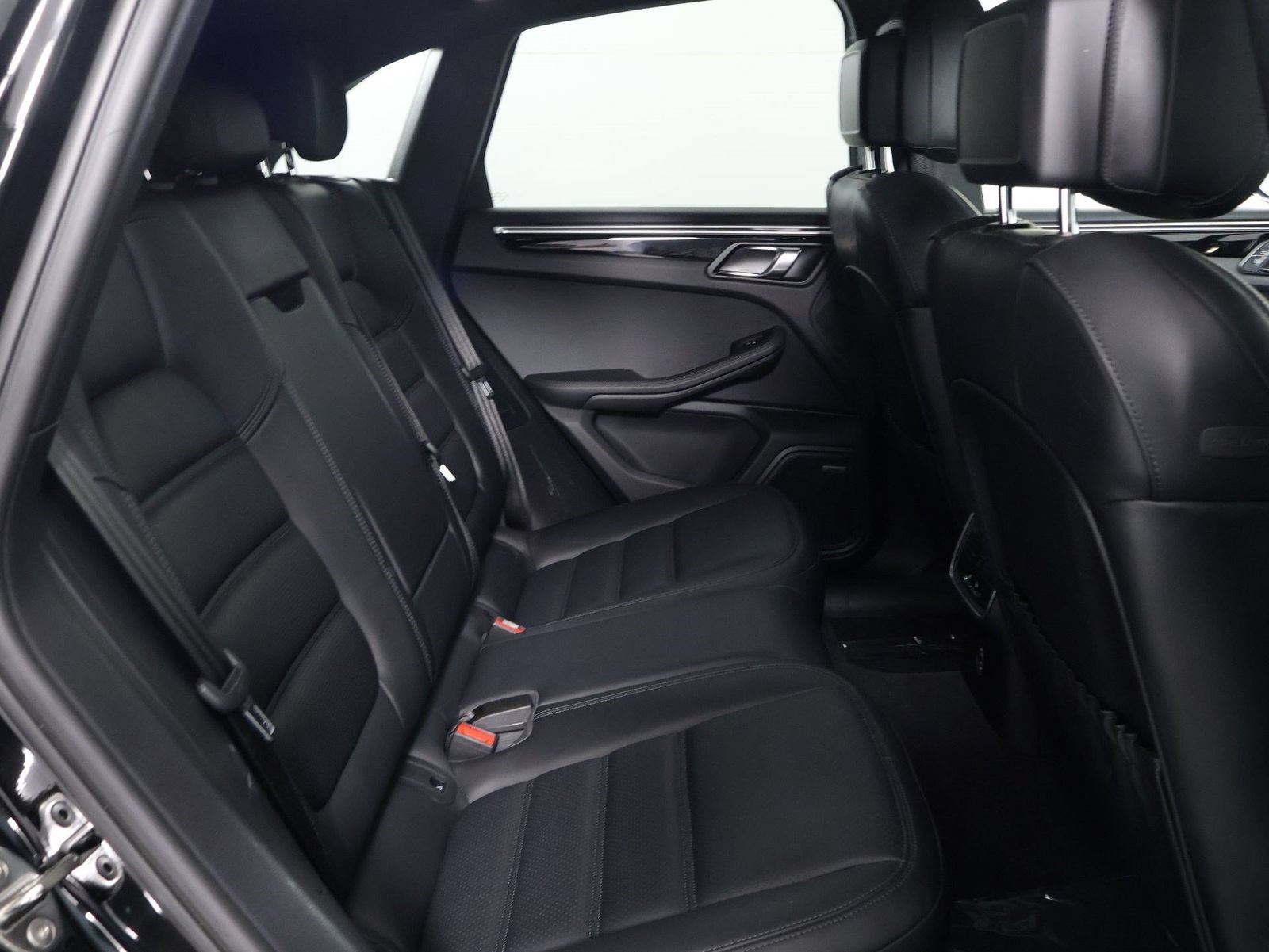 Certified 2024 Porsche Macan S AWD/4WD image 32
