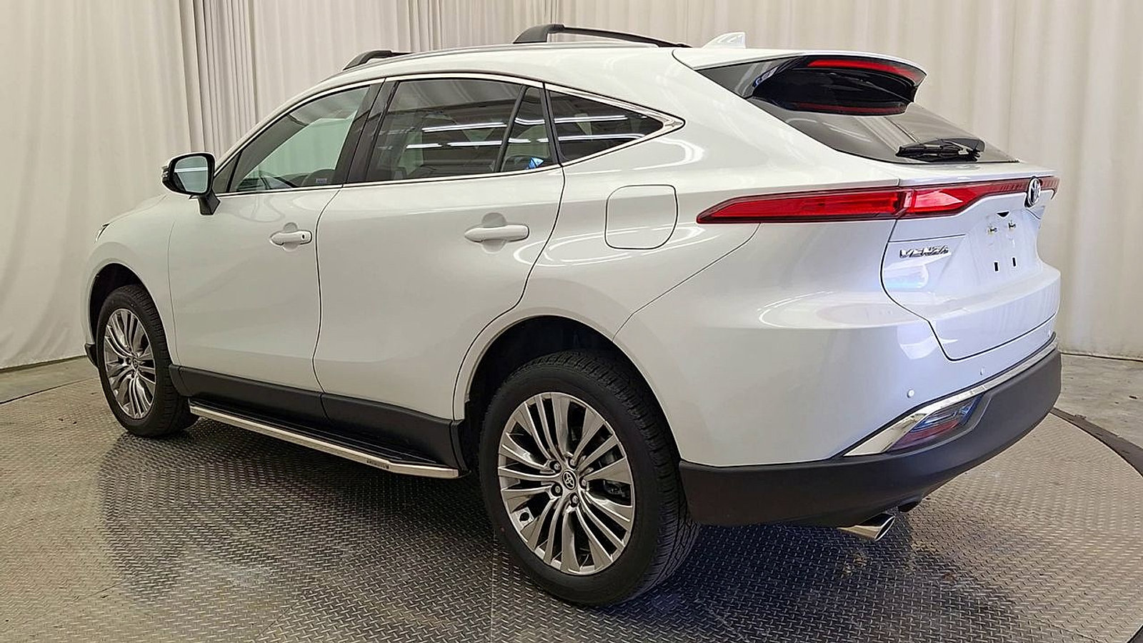 Certified 2023 Toyota Venza XLE image 9