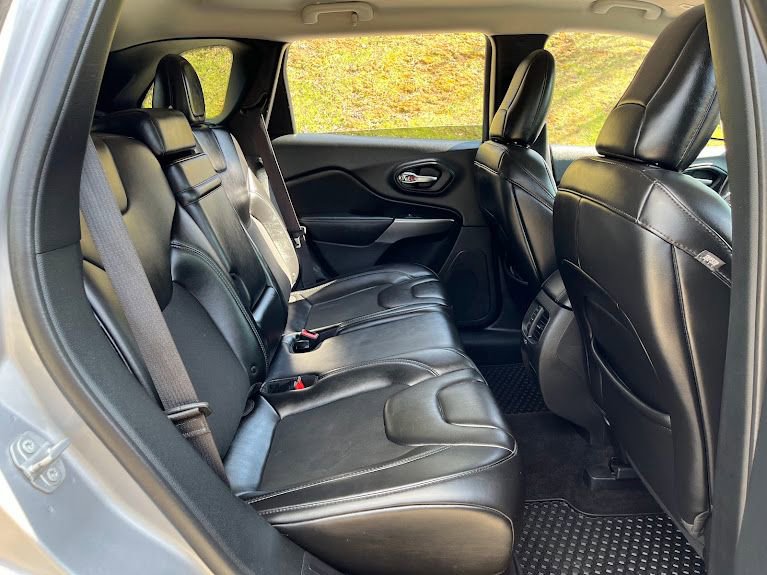 Used 2019 Jeep Cherokee Latitude Plus w/ Cold Weather Group image 35