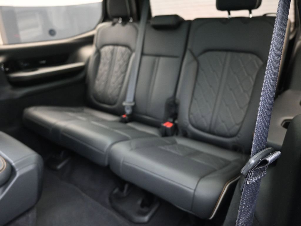 Used 2023 Jeep Grand Wagoneer Series III image 14