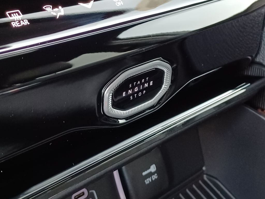 New 2026 Jeep Grand Cherokee Altitude AWD/4WD image 17