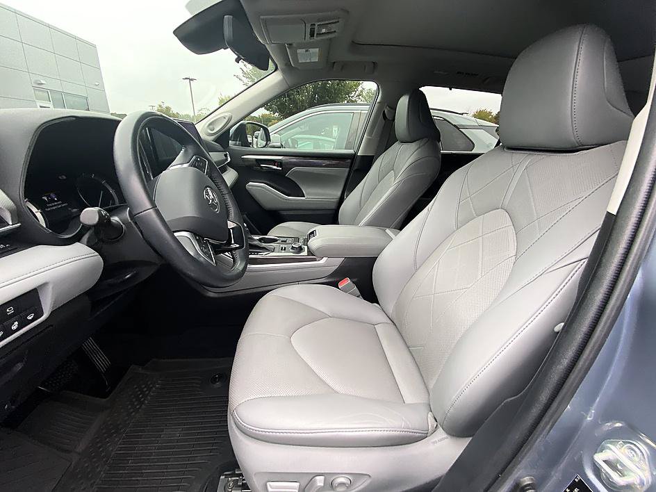 Certified 2021 Toyota Highlander Platinum AWD/4WD image 11