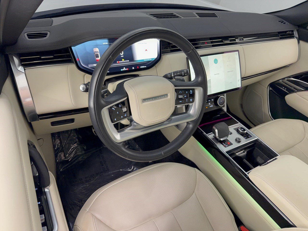 Used 2023 Land Rover Range Rover SE AWD/4WD image 4