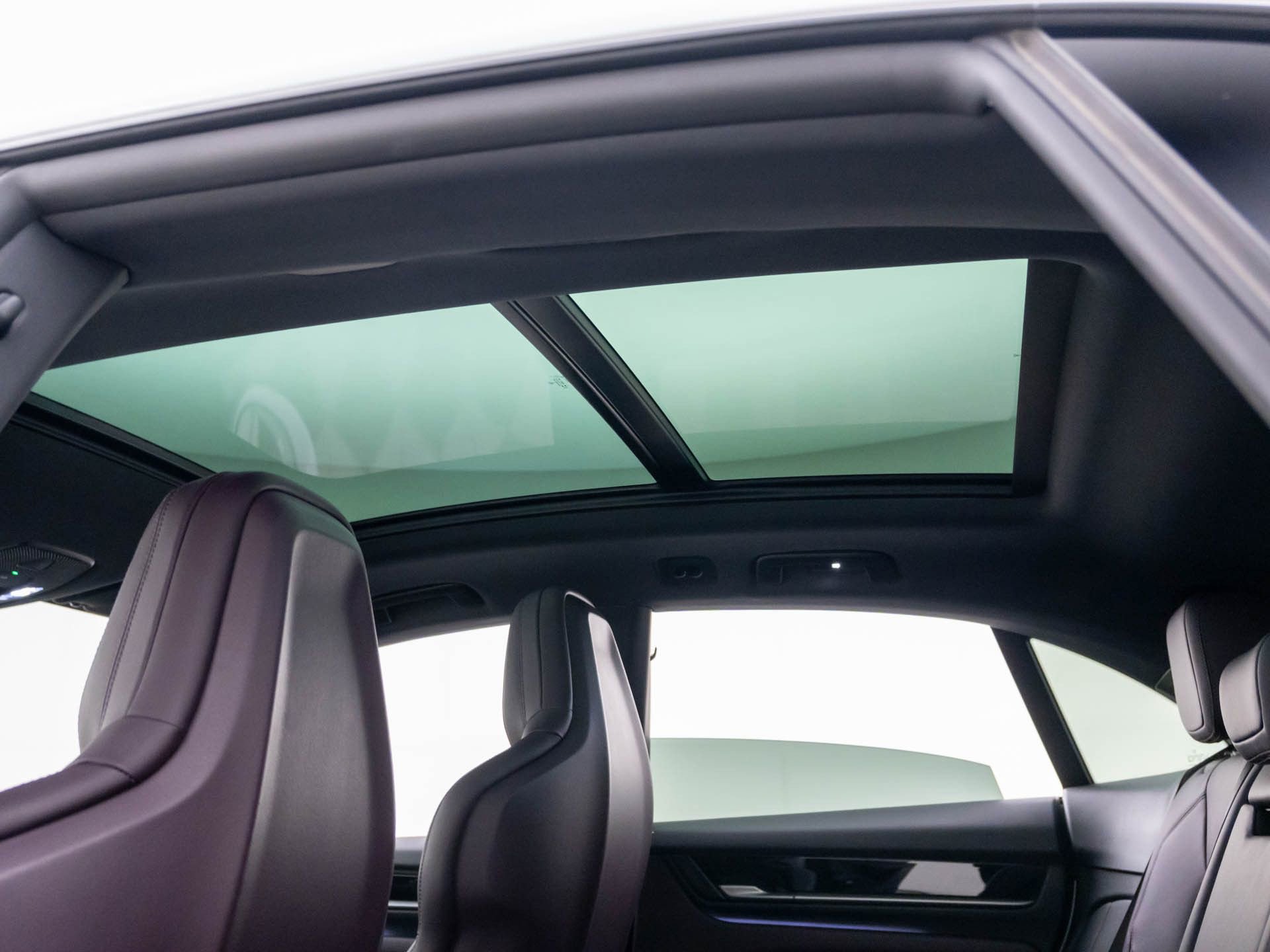 Certified 2025 Porsche Macan 4 Electric AWD/4WD image 19
