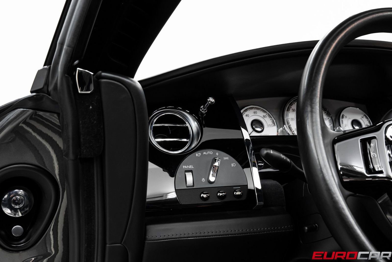 Used 2019 Rolls-Royce Dawn image 24