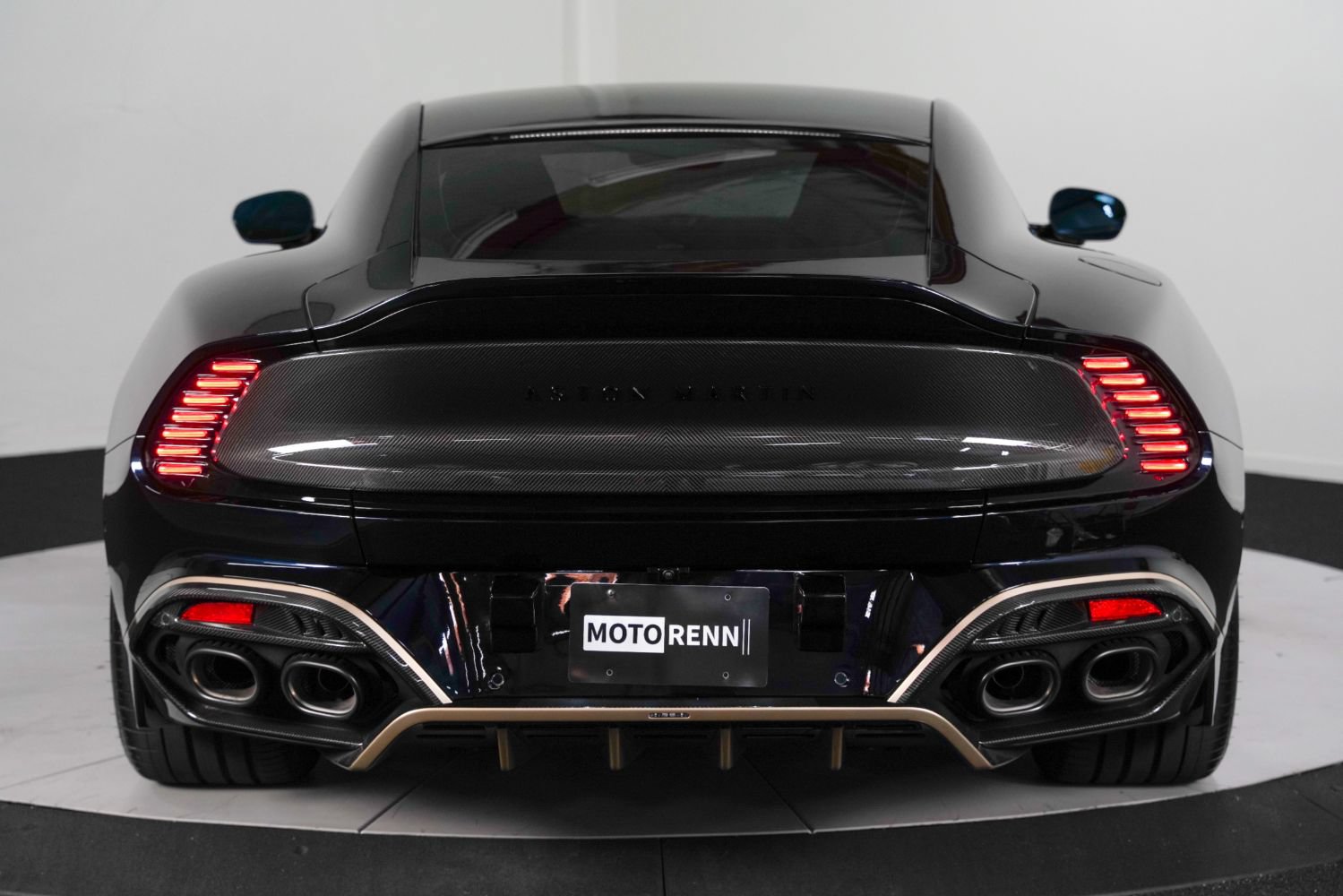 Used 2025 Aston Martin Vanquish RWD image 8