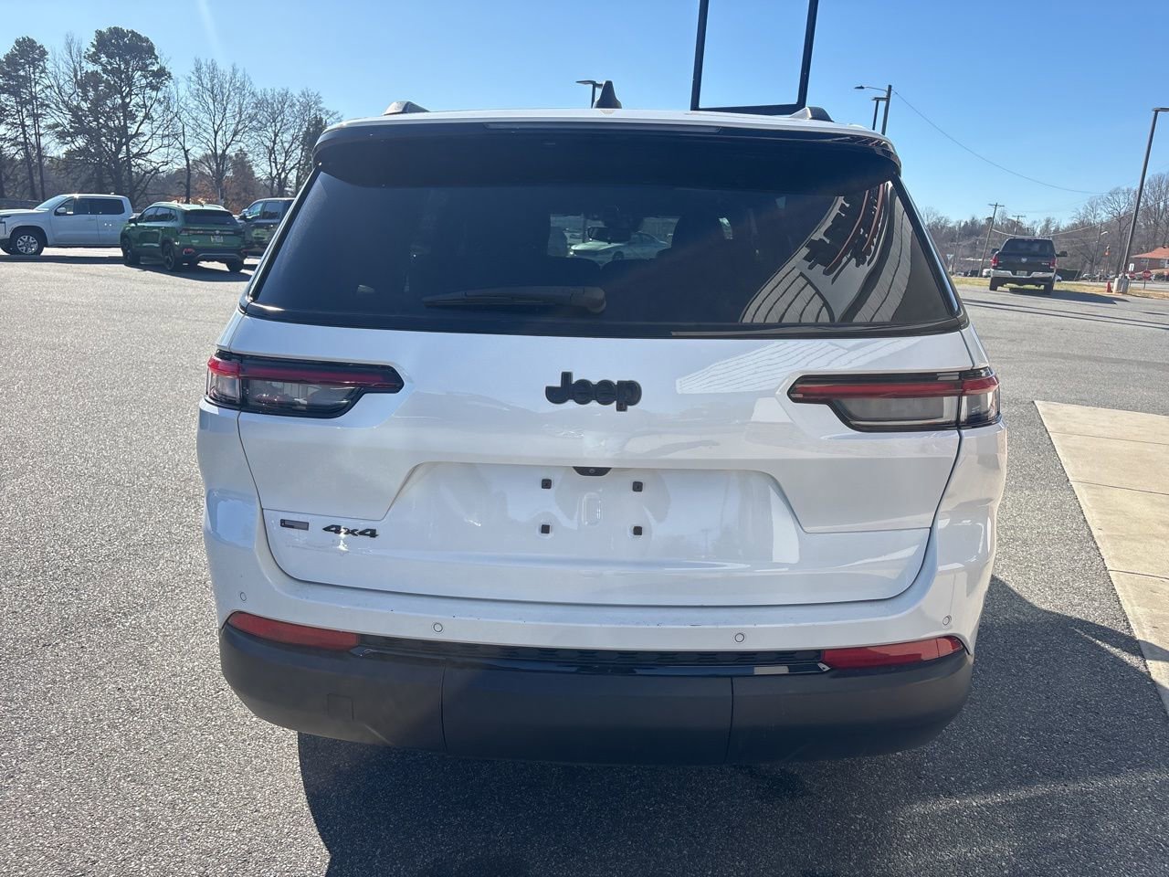 Used 2023 Jeep Grand Cherokee L Laredo image 7