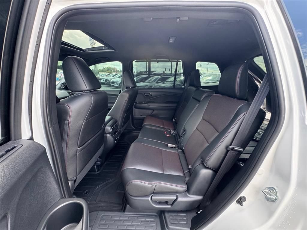 Used 2025 Honda Passport Black Edition image 12