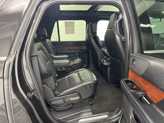 Used 2020 Lincoln Navigator L Reserve w/ Equipment Group 208A Reserve AWD/4WD image 34