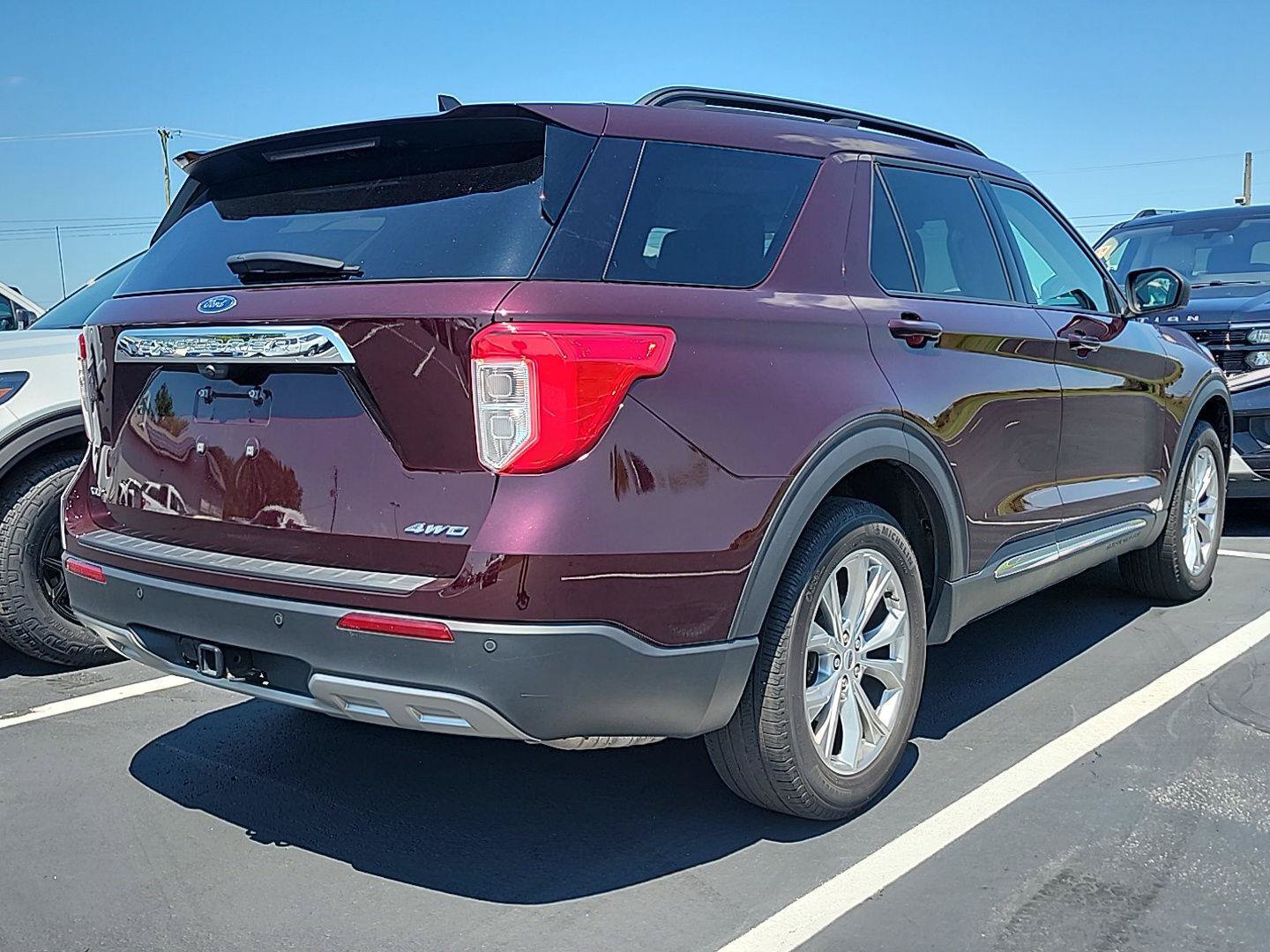 Used 2023 Ford Explorer XLT w/ Equipment Group 202A AWD/4WD image 5