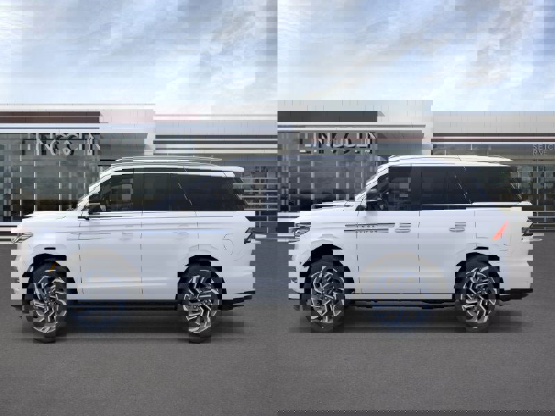 New 2025 Lincoln Navigator Reserve image 4