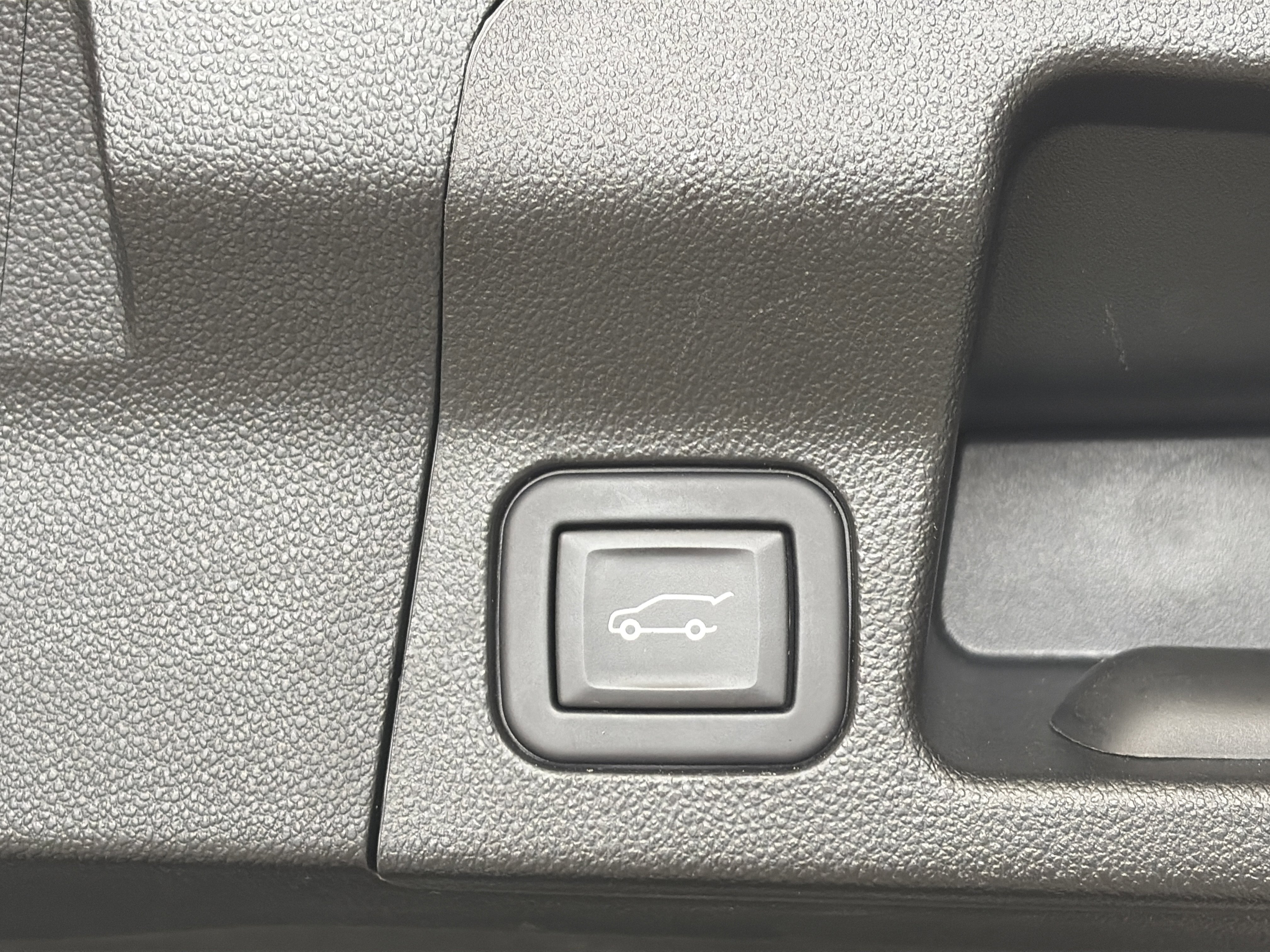 Used 2023 GMC Acadia SLT w/ Preferred Package image 14